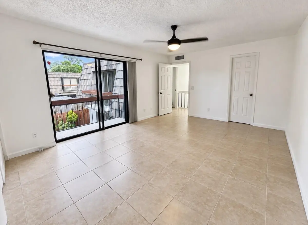 63b81b16-1fc3-46af-830e-fb6061373924 at 4039 Palm Bay Circle B, West Palm Beach