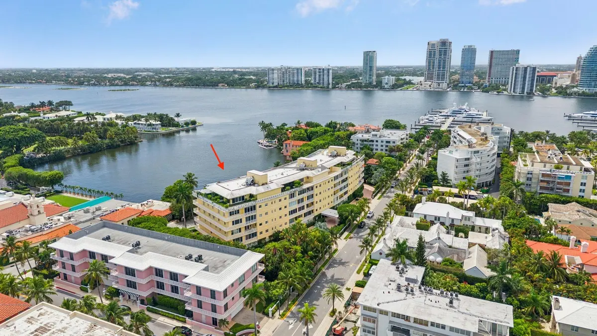 arrow 425 Worth Ave Palm Beach FL 02 at 425 WORTH Avenue 2F, Palm Beach