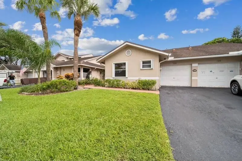 1129 W LAKES Drive, Deerfield Beach, FL – photo 1
