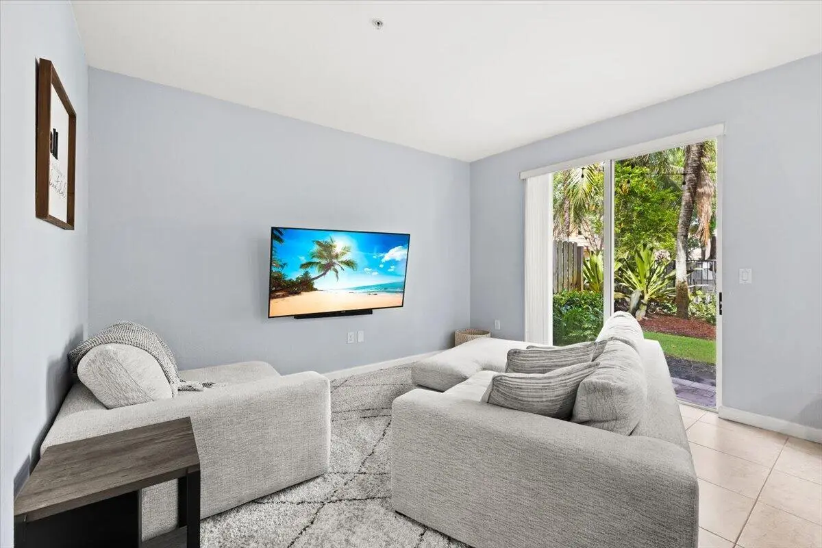 Family room at 130 EMERALD CREEK Terrace, Davie