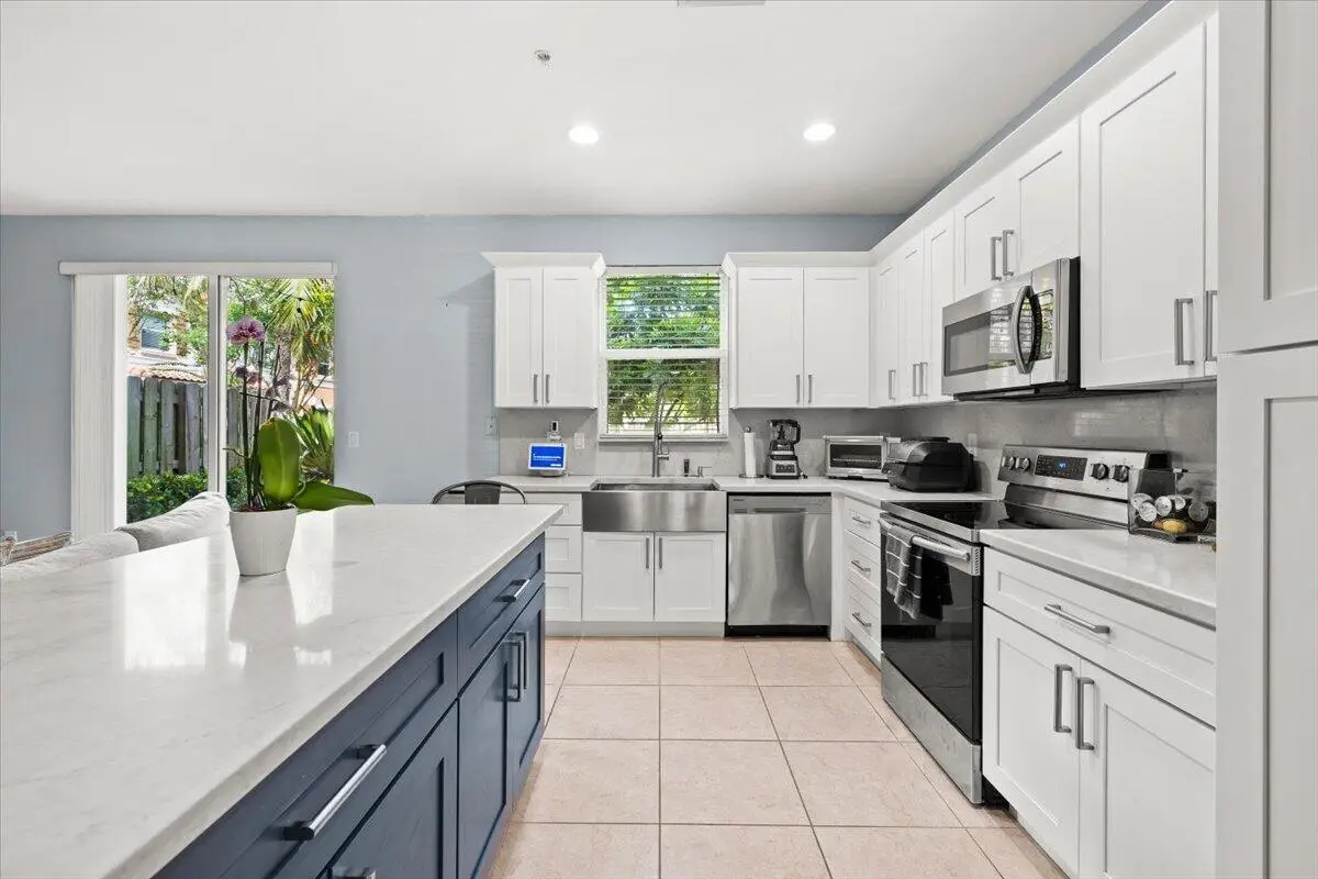 Kitchen at 130 EMERALD CREEK Terrace, Davie