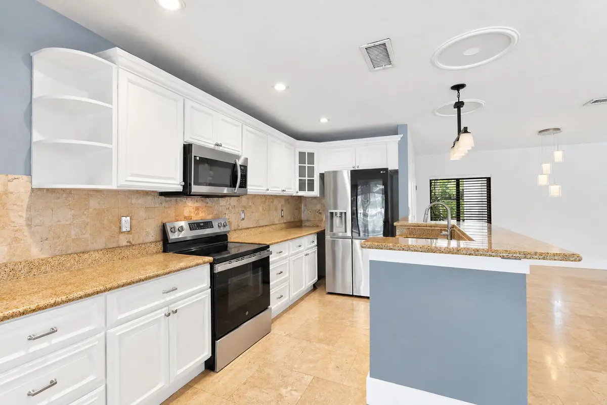 kitchen at 11905 SAILBOAT Drive, Cooper City