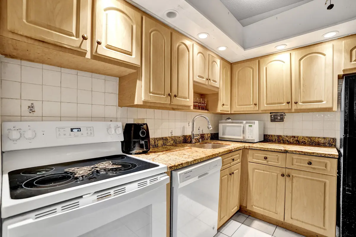 DSC02651 at 9414 S BELFORT Circle 215, Tamarac