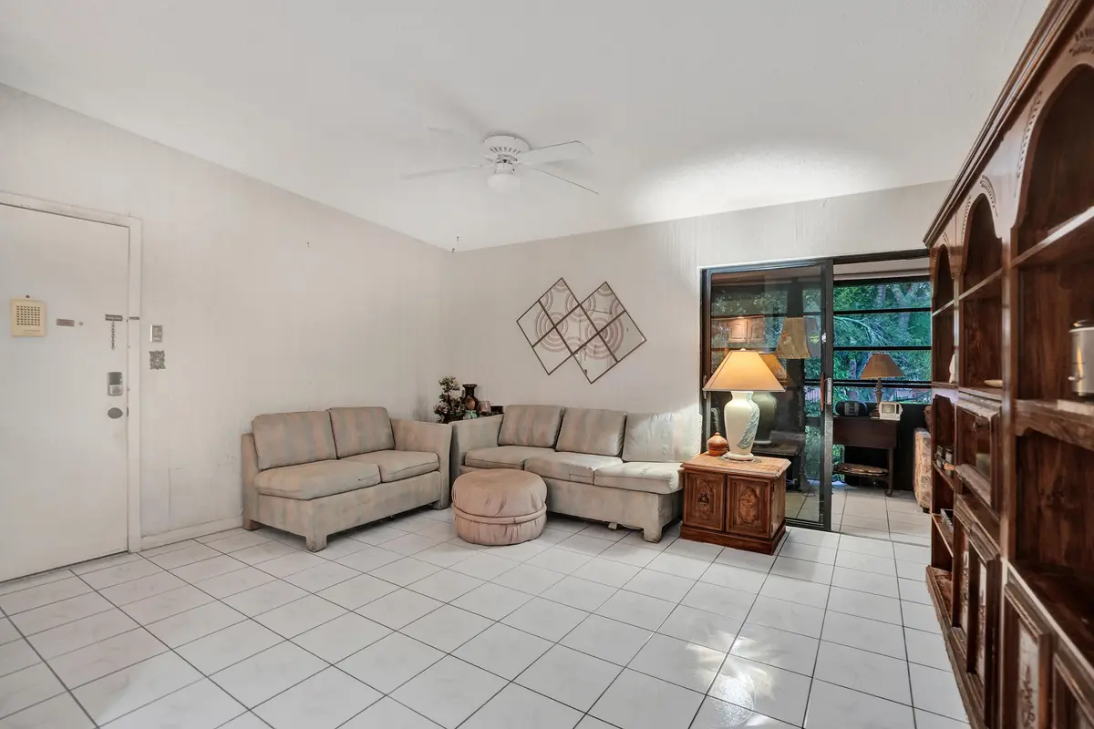 DSC02636 at 9414 S BELFORT Circle 215, Tamarac