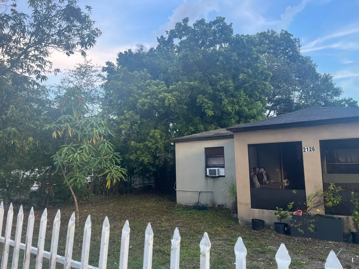 2126 NW 92ND Street, Miami, FL – photo 1