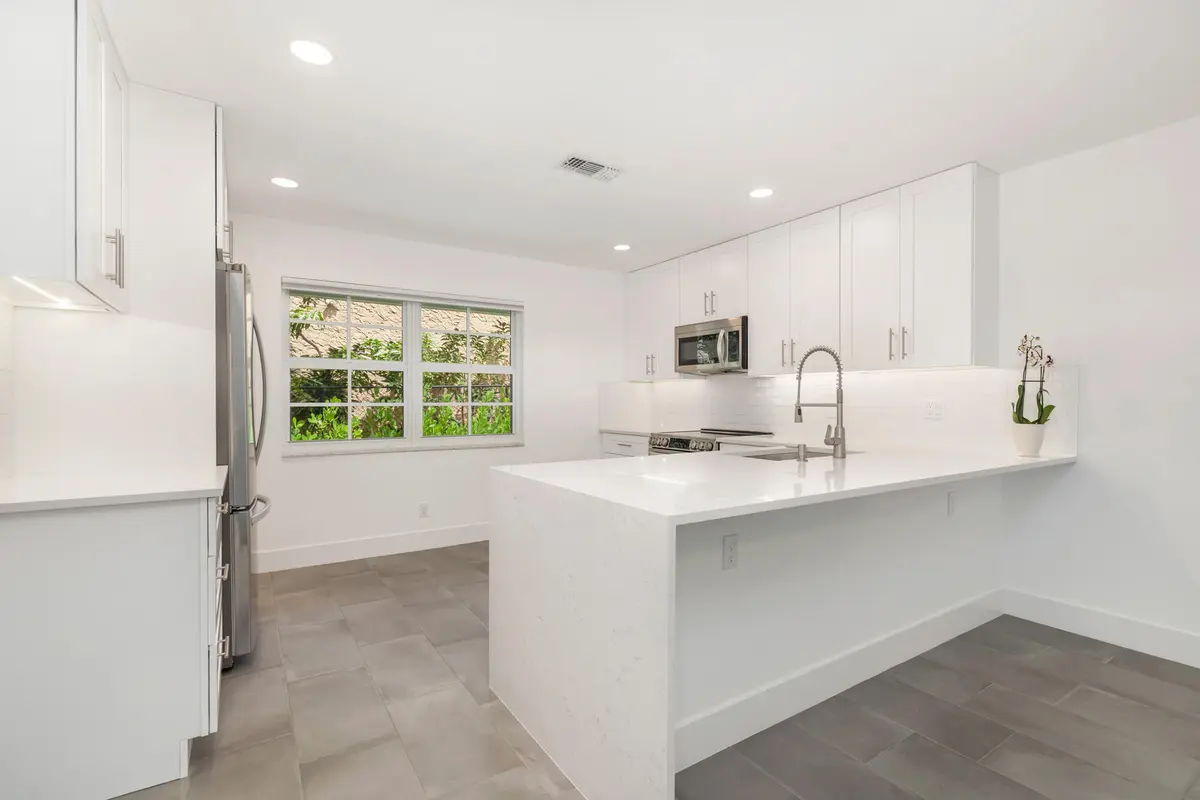 low-9 at 705 New York Street, West Palm Beach