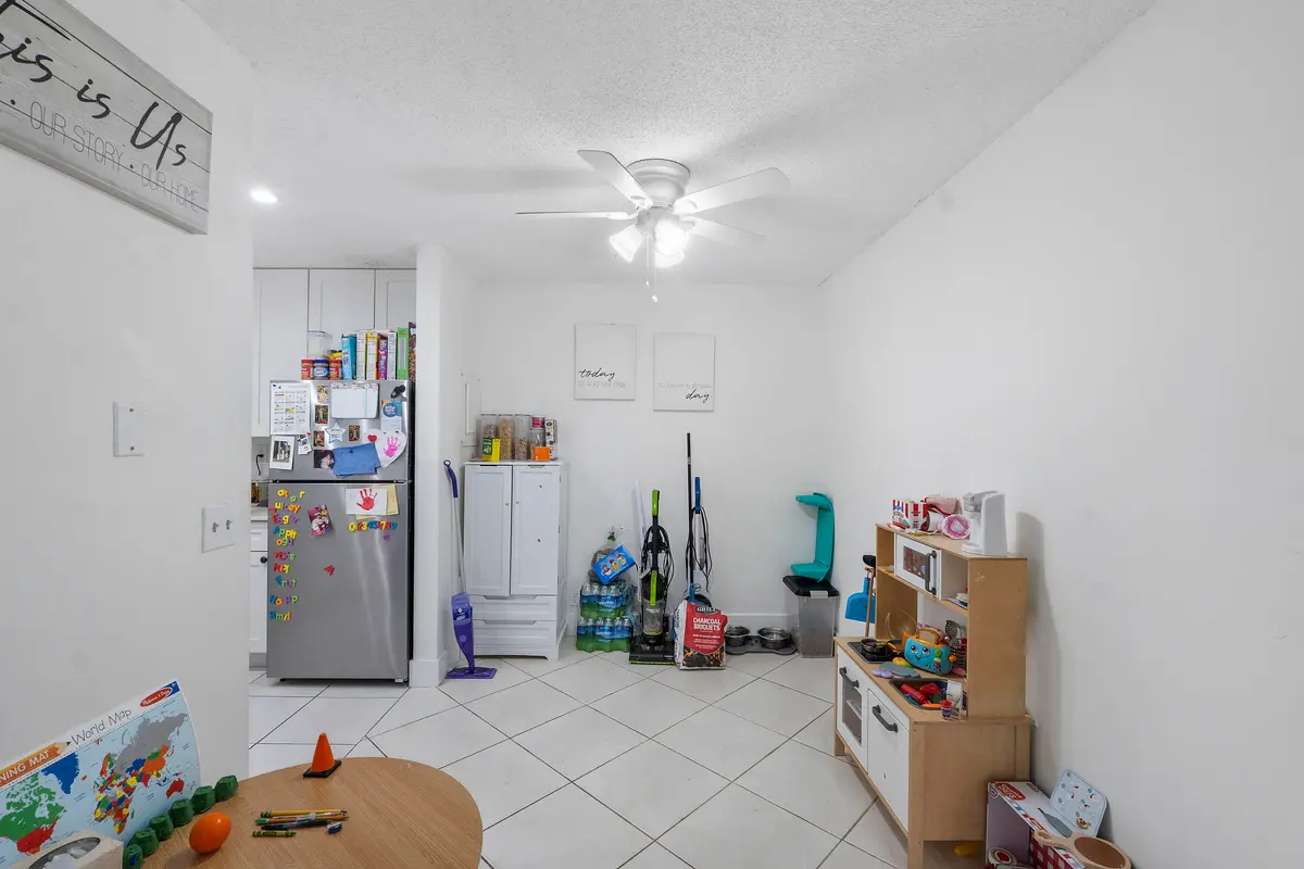Dining at 11392 Royal Palm Boulevard 11392, Coral Springs