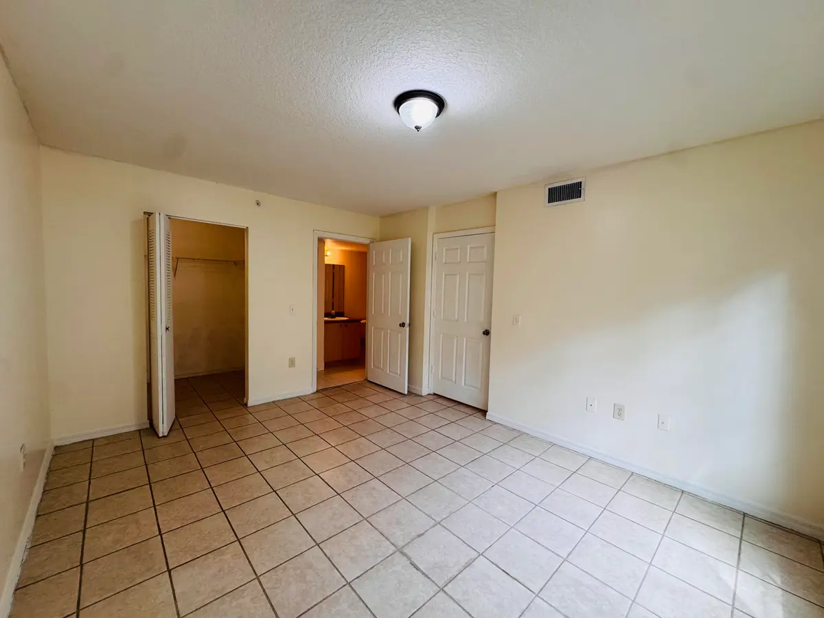 Foto 9-16-26, 3 15 14 pm at 4271 SAN MARINO Boulevard 103, West Palm Beach