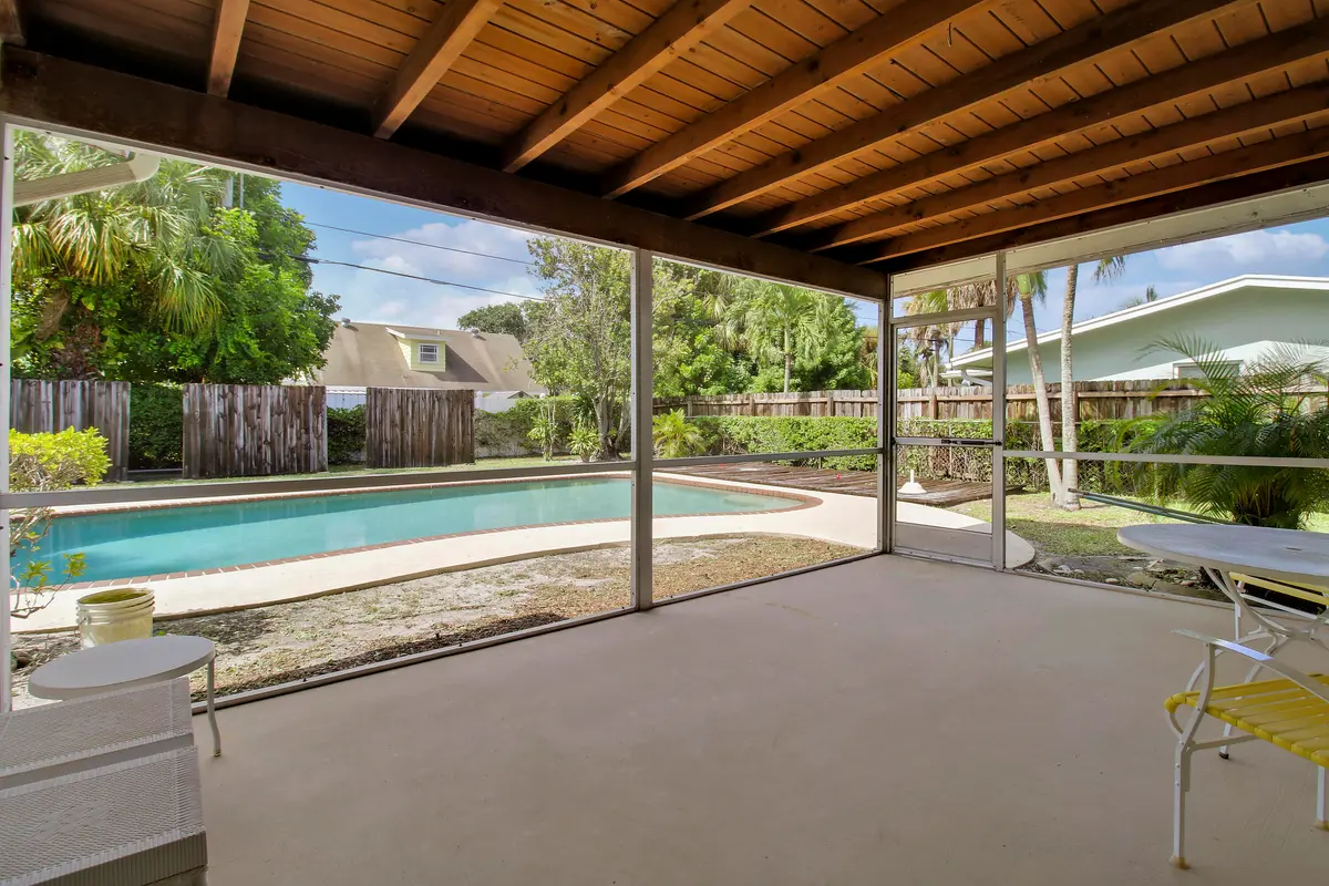 covered back patio at 313 BALSAM Street, Palm Beach Gardens