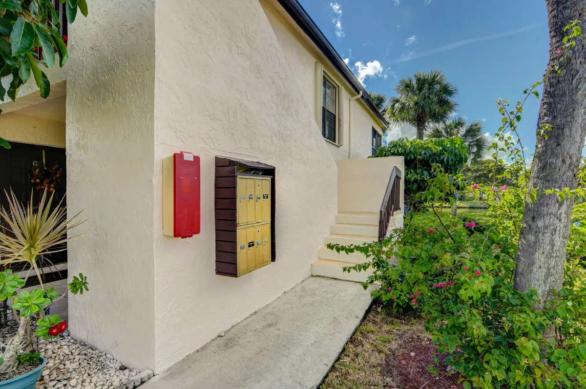 20241229194551931915000000-o at 7911 Eastlake Drive H, Boca Raton