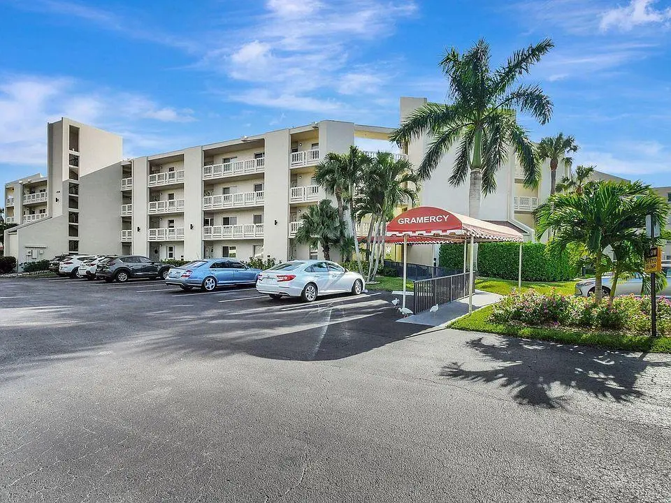 View of the Building at 6768 10TH Avenue 115, Lake Worth