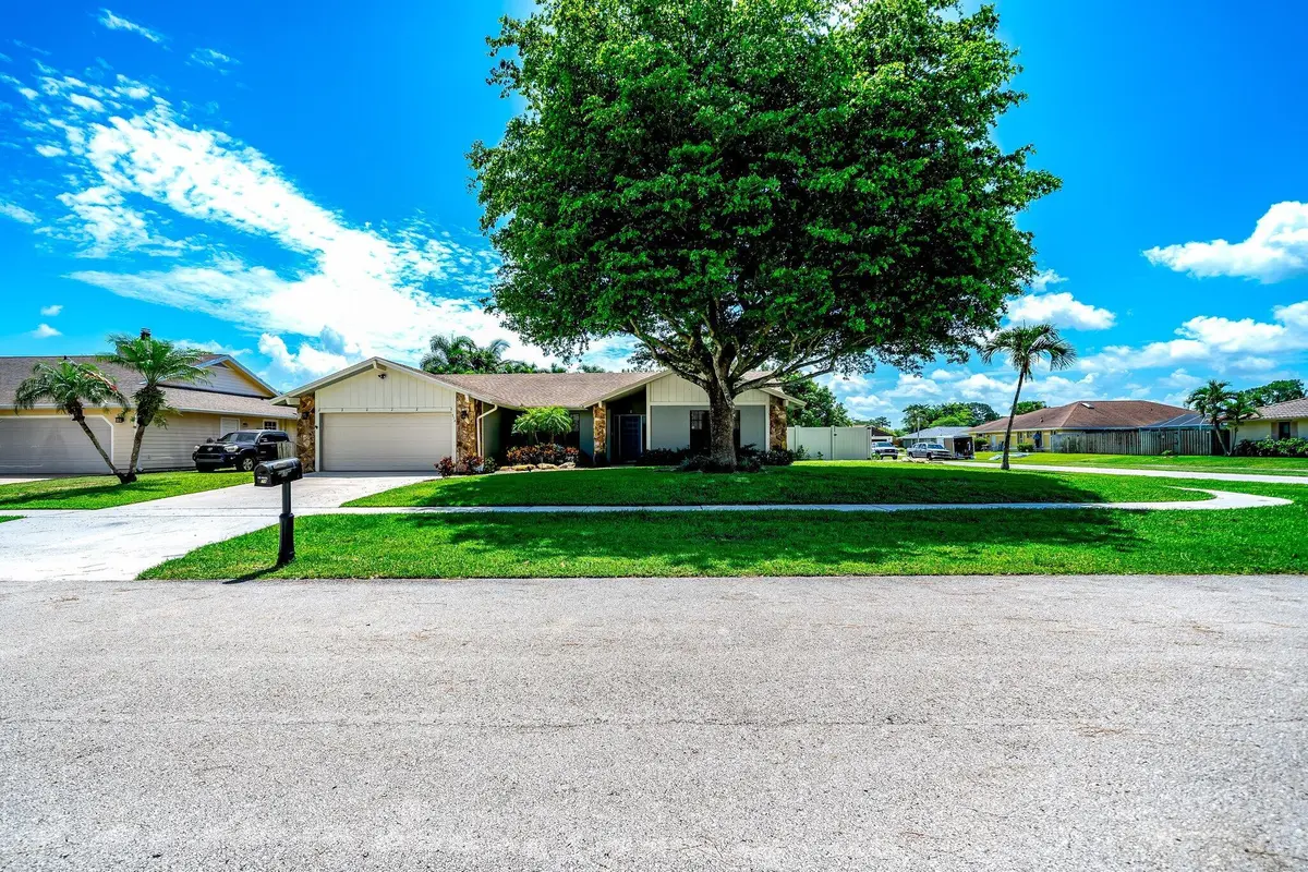 14-web-or-mls-JOY07677 at 574 JUNIPER Place, Wellington