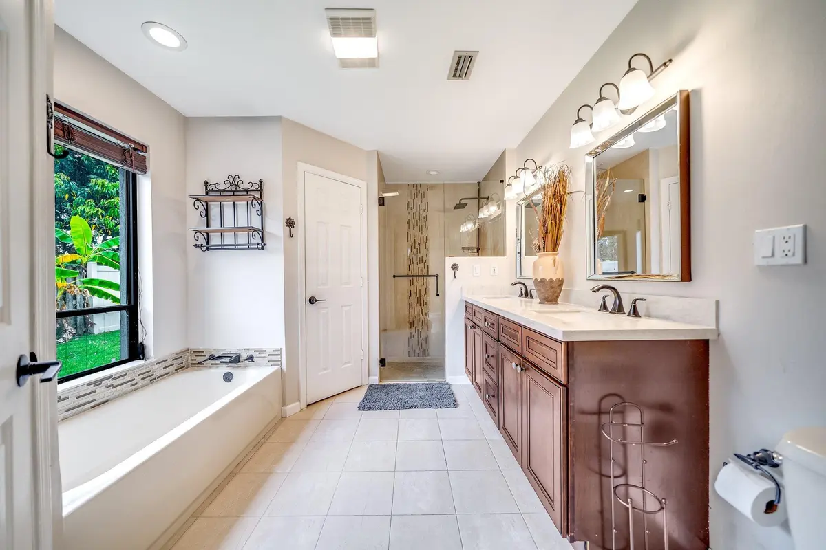 39-web-or-mls-JOY07764 at 574 JUNIPER Place, Wellington