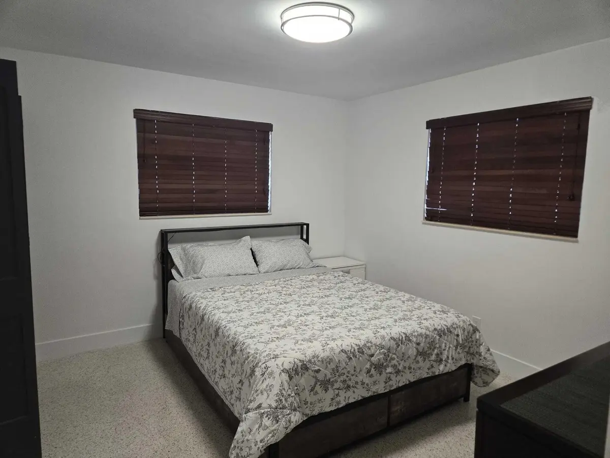 WhatsApp Image 2026-09-17 at 14.54.44 (3 at 1140 SW 32ND Street, Fort Lauderdale
