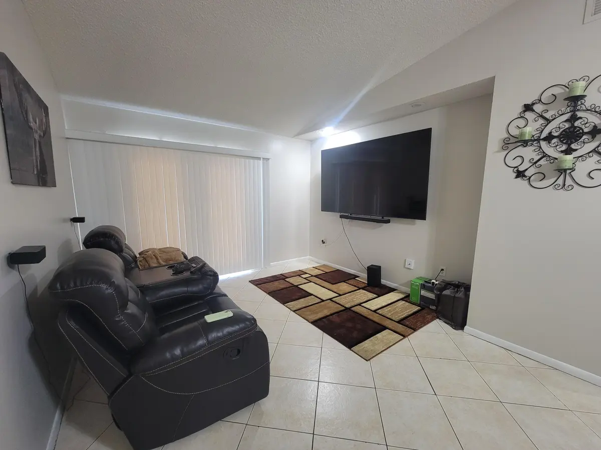 2001 Oleander Blvd Apt C LR at 2001 Oleander Boulevard C, Fort Pierce