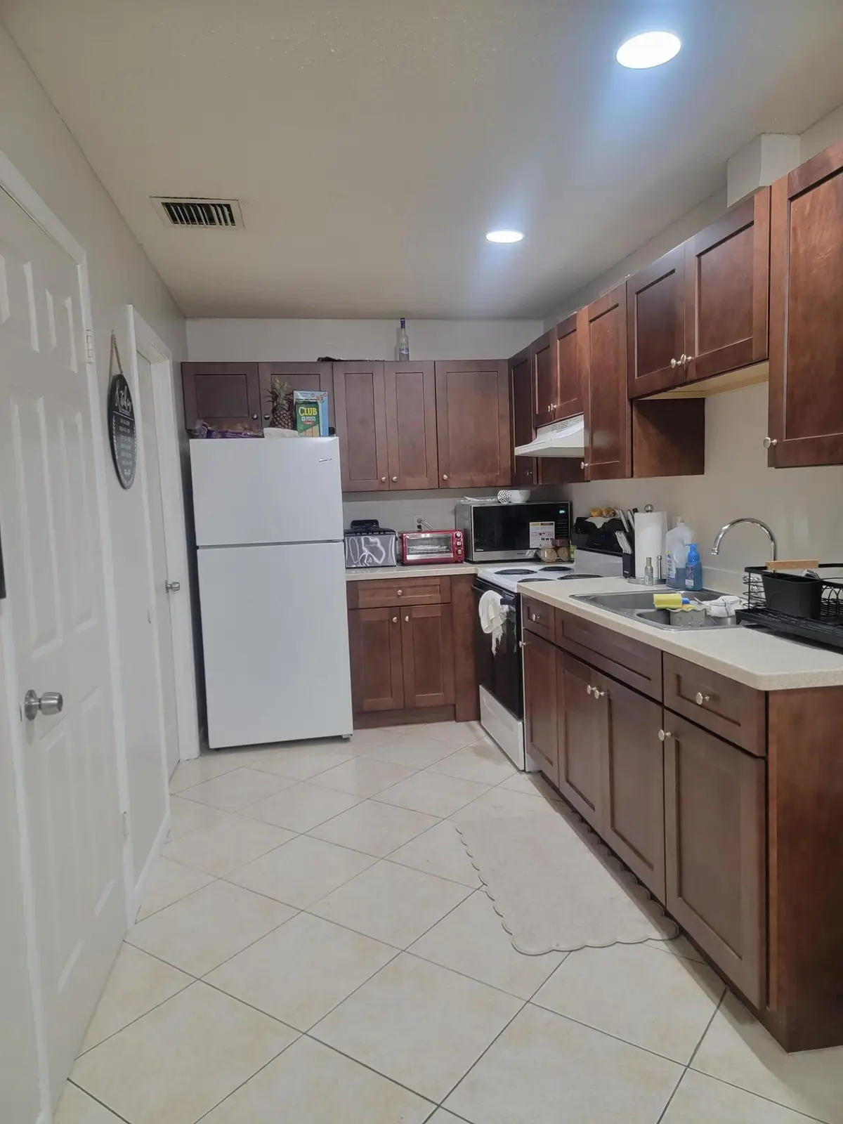 2001 Oleander Blvd Apt C Kitchen at 2001 Oleander Boulevard C, Fort Pierce