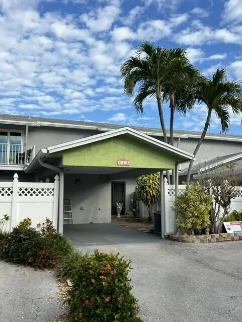 Roger 3 at 643 Kensington Place 643, Wilton Manors