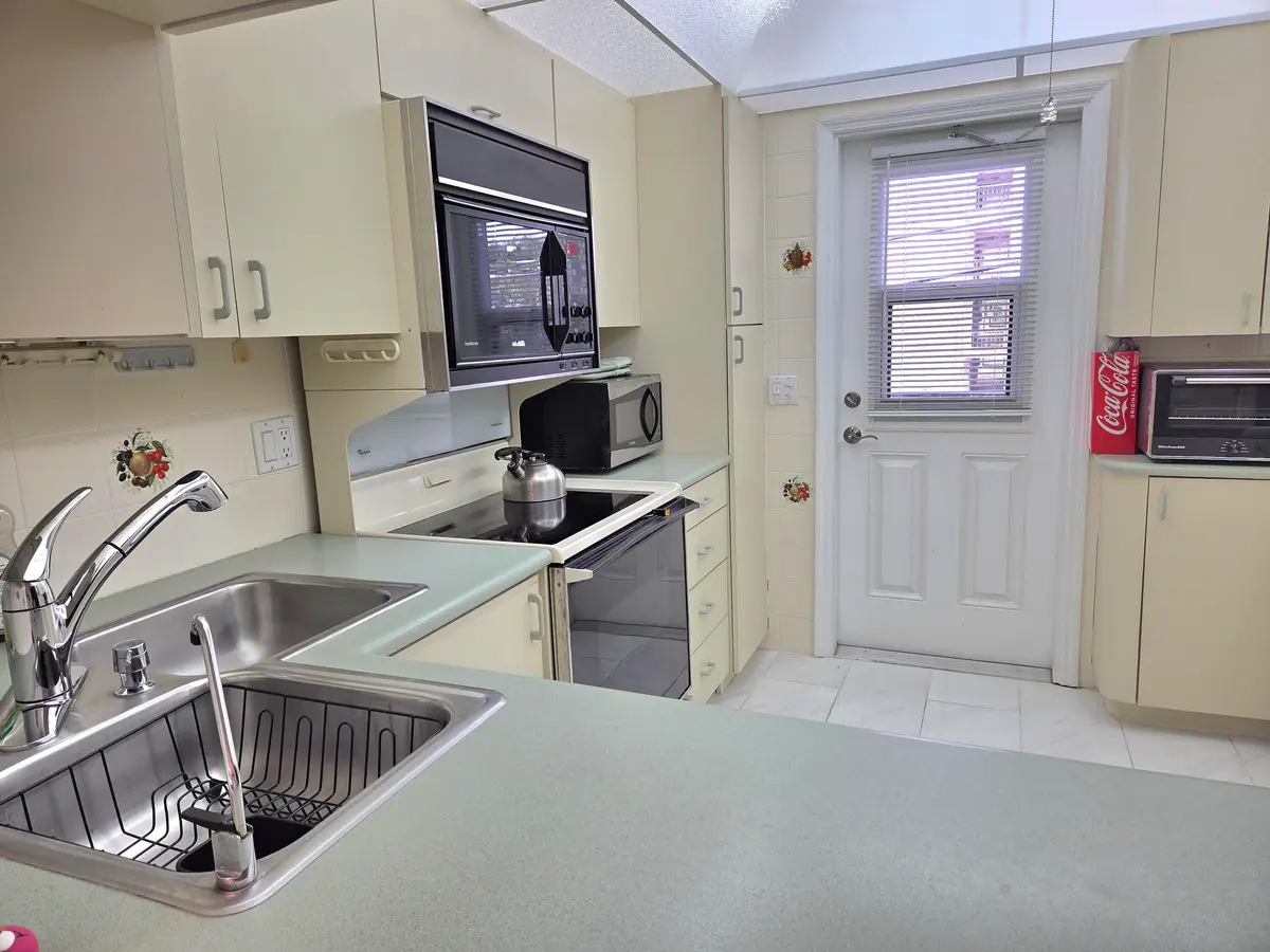 Kitchen at 1501 S OCEAN Boulevard 208, Lauderdale-By-The-Sea