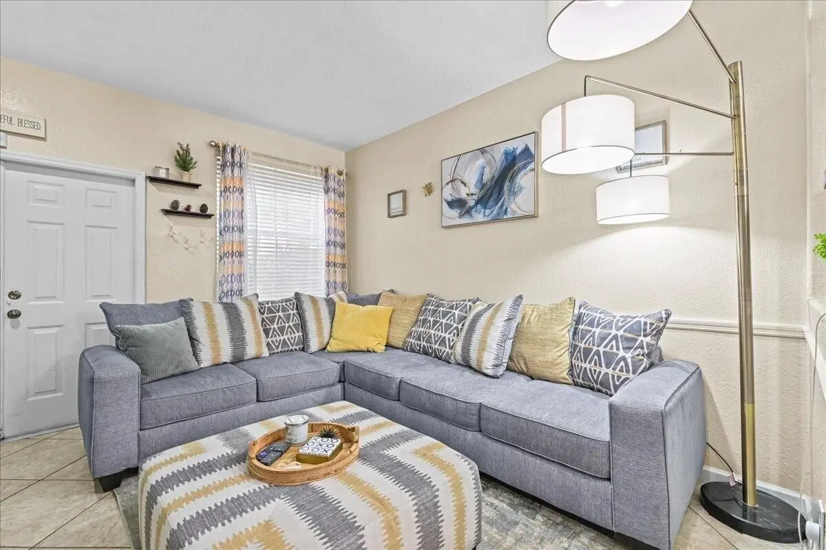 Living Area at 17064 SW 33rd Court, Miramar