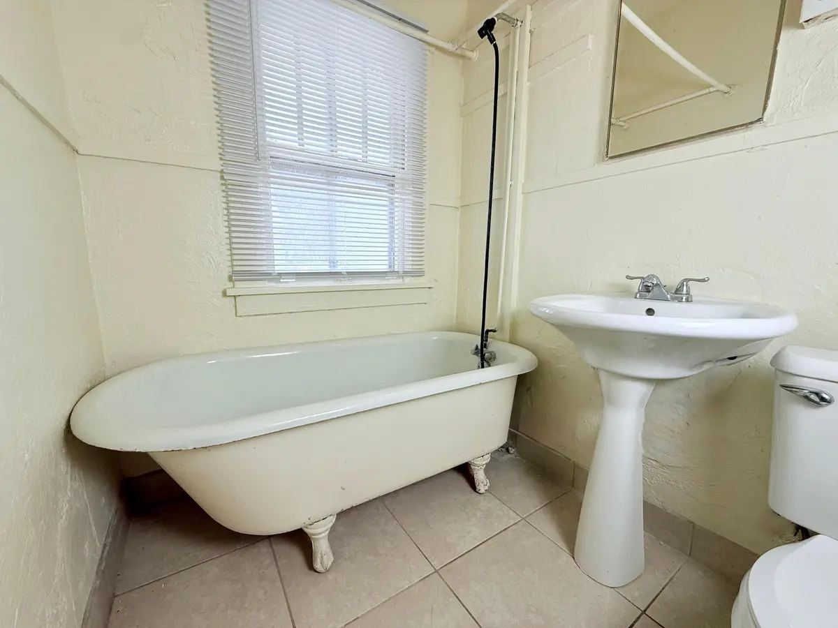 WhatsApp Image 2025-07-31 at 19.04.41 at 2010 Broward Avenue 12, West Palm Beach