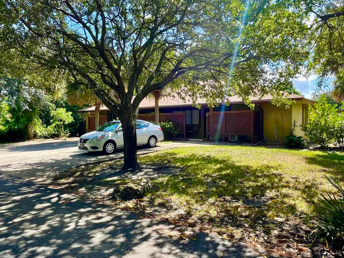 exterior photo at 3096 Collin Drive B, West Palm Beach