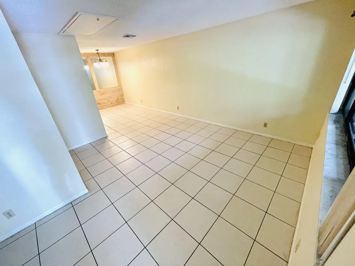8A9BC1D4-0B39-4E03-BB4E-F2DF3B6F8794_1_2 at 3096 Collin Drive B, West Palm Beach