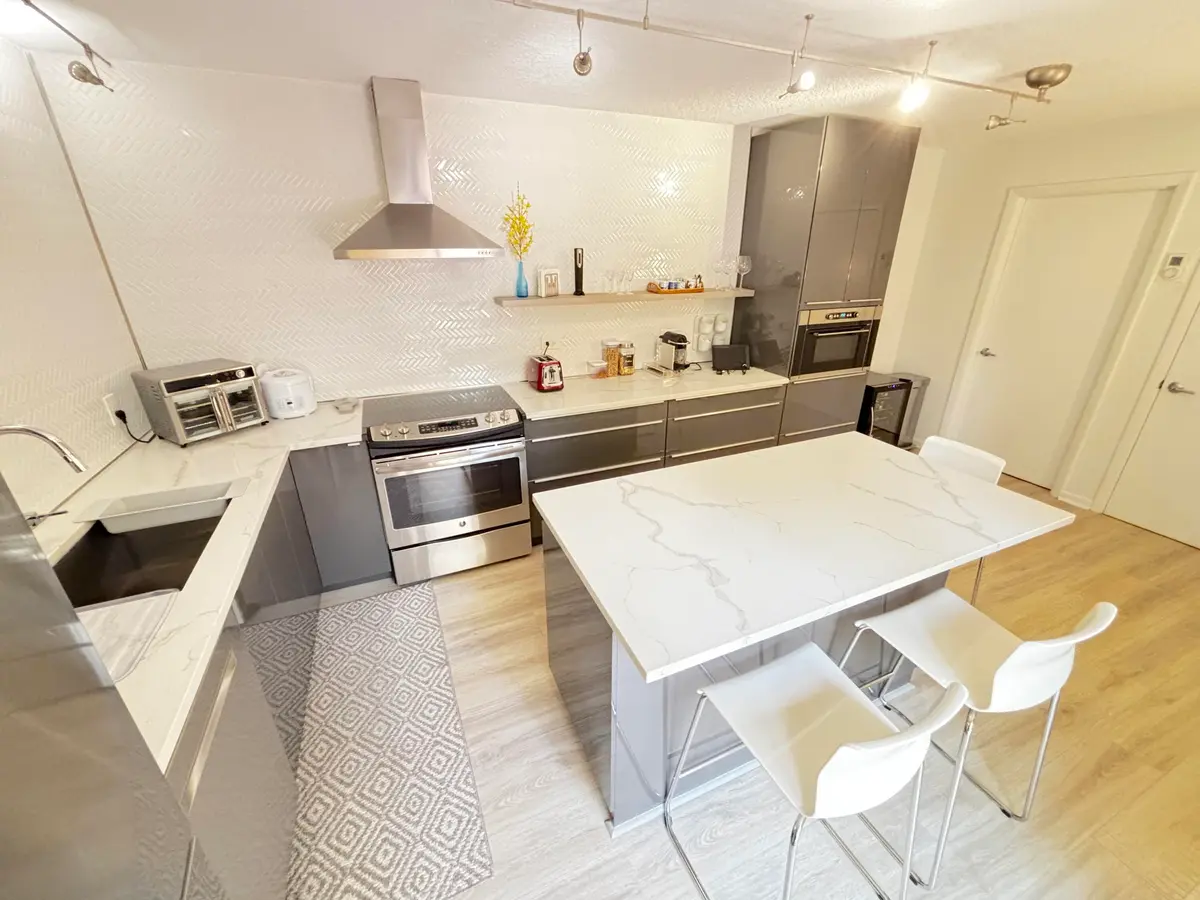 KITCHEN at 1700 Embassy Drive 403, West Palm Beach