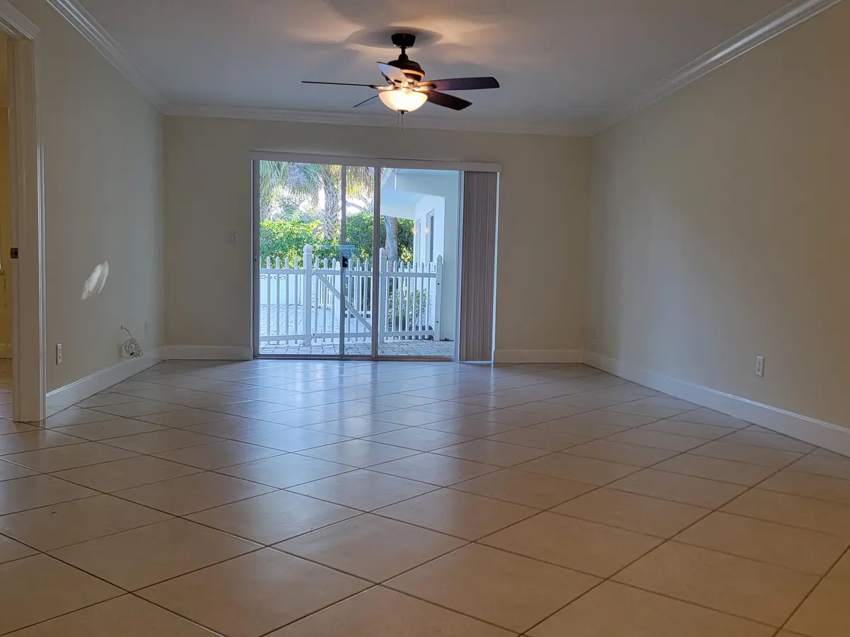 21682 3 at 1727 Jimmy Buffett Mem Highway 107, Vero Beach