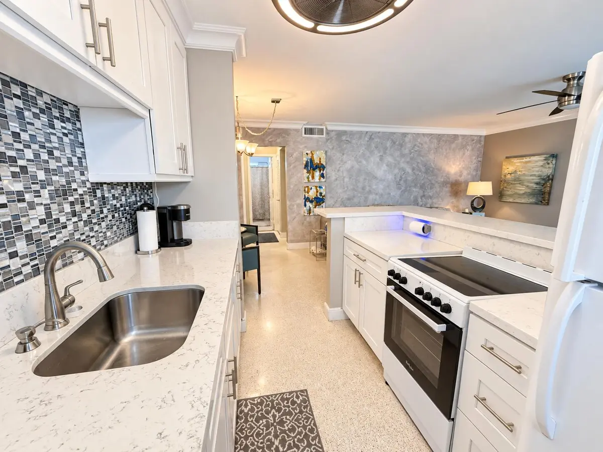 a542b351-0fd6-4263-92ca-11c70557755f at 4541 N OCEAN Drive 9, Lauderdale-By-The-Sea
