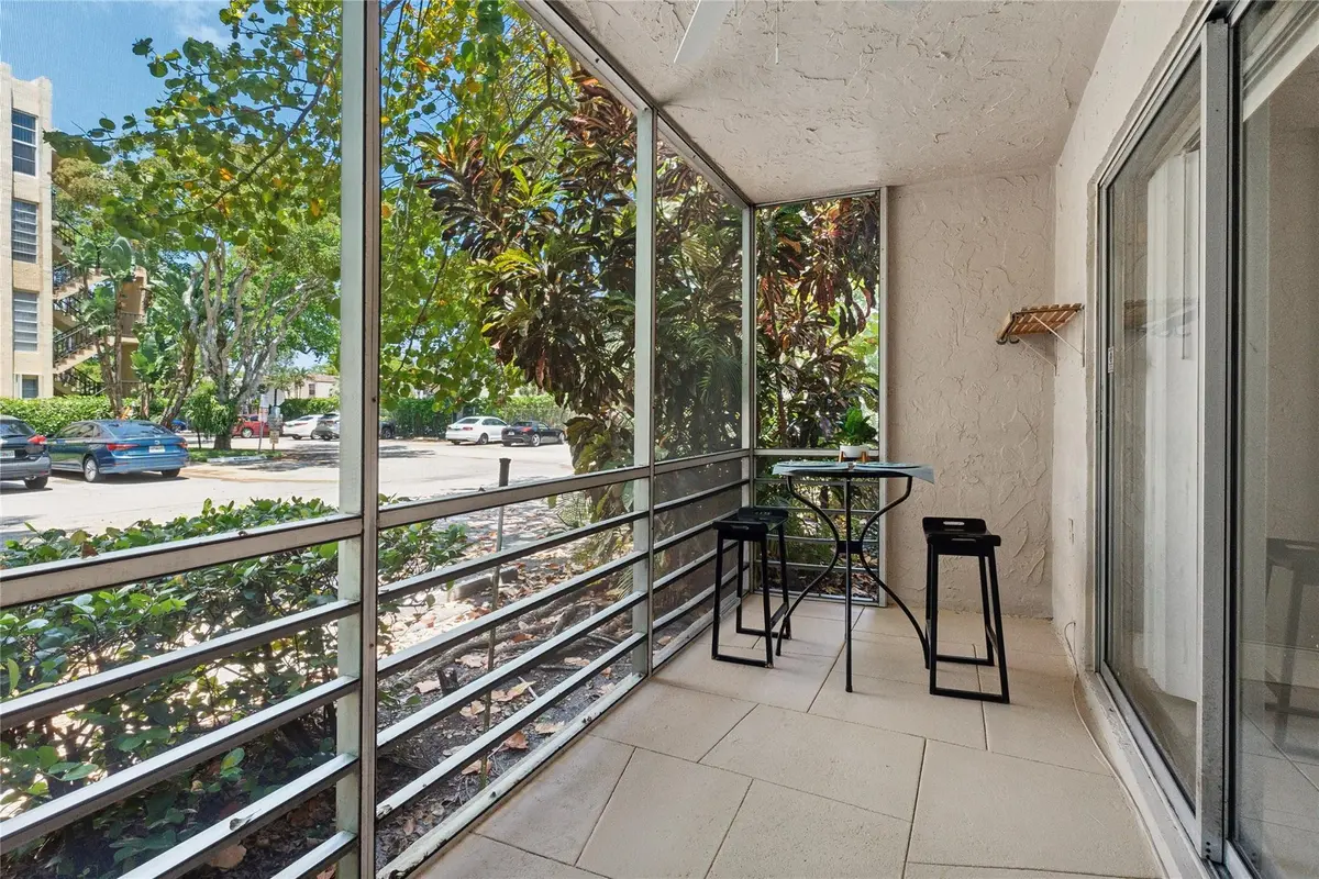 Private screened patio at 485 N Pine Island Road 105A, Plantation