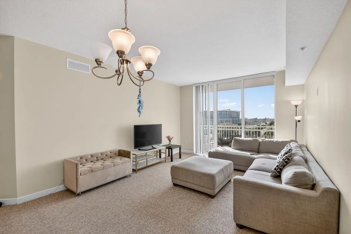CASA 7 at 350 N FEDERAL Highway 502, Boynton Beach