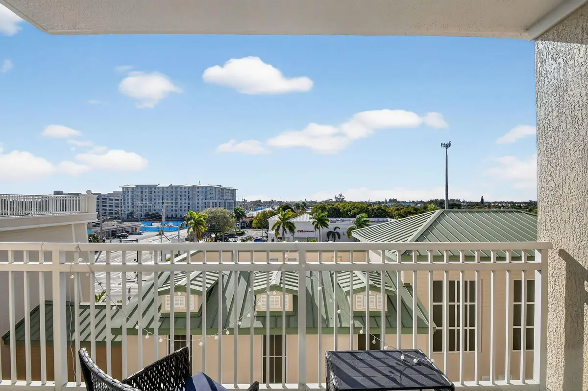 CASA 8 at 350 N FEDERAL Highway 502, Boynton Beach