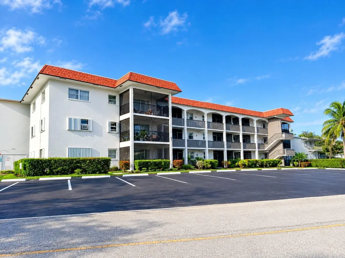 Front of building at 651 PINE Drive 101, Pompano Beach
