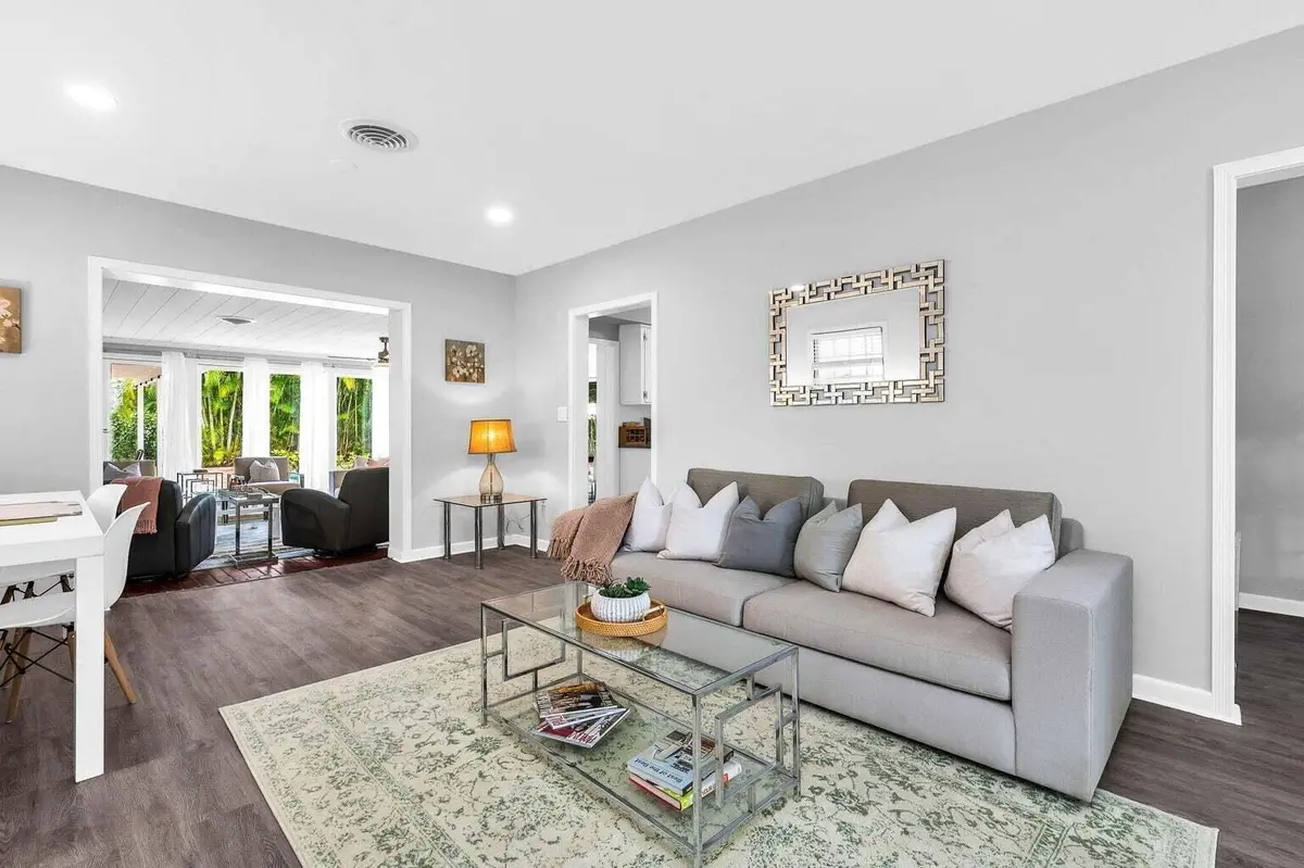 Living at 127 MIRAMAR Way, West Palm Beach