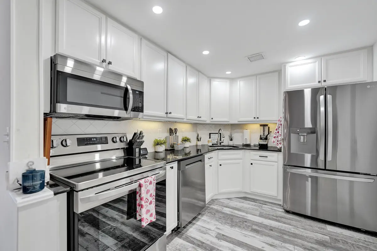 DSC07356 at 1930 NE 2ND Avenue 216L, Wilton Manors