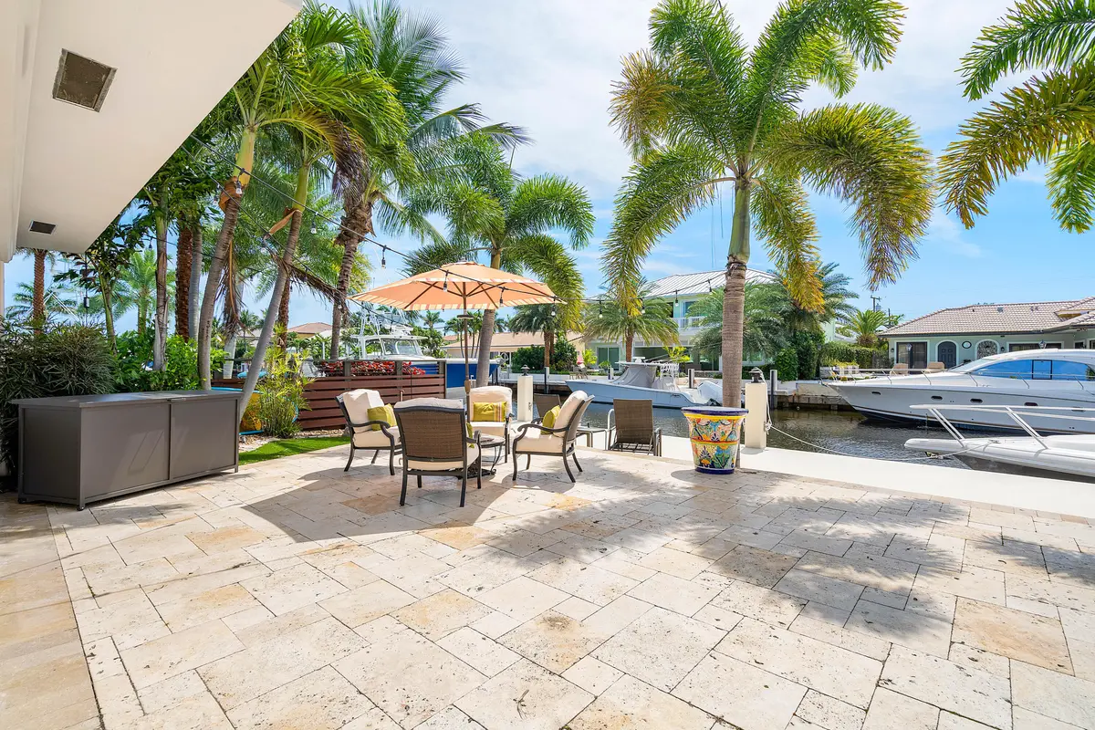 Happy hour at 2330 NE 48TH Street, Lighthouse Point