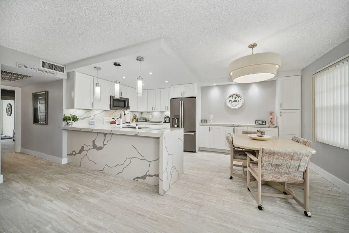 Kitchen Overview at 364 WELLINGTON J, West Palm Beach
