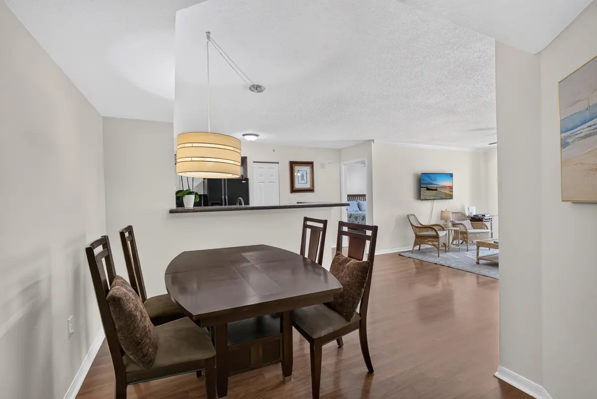 Dining at 1801 N FLAGLER Drive 429, West Palm Beach