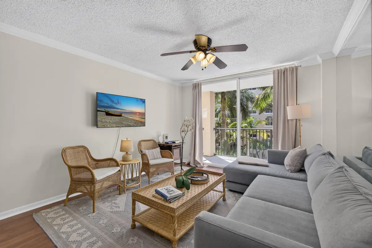 Living-4 at 1801 N FLAGLER Drive 429, West Palm Beach