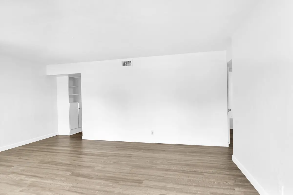 Living Room Entry at 8 NE 15TH Avenue, Pompano Beach