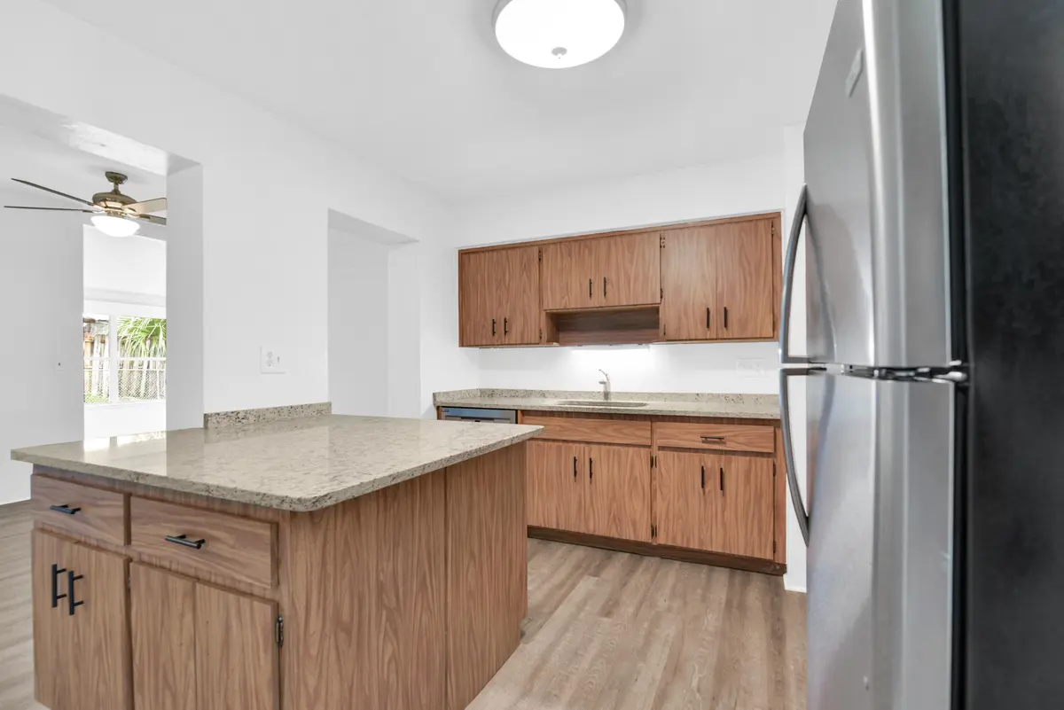 Kitchen Island at 8 NE 15TH Avenue, Pompano Beach