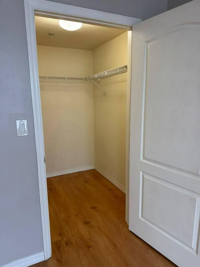 Walk In Closet at 100 N FEDERAL Highway 1134, Fort Lauderdale