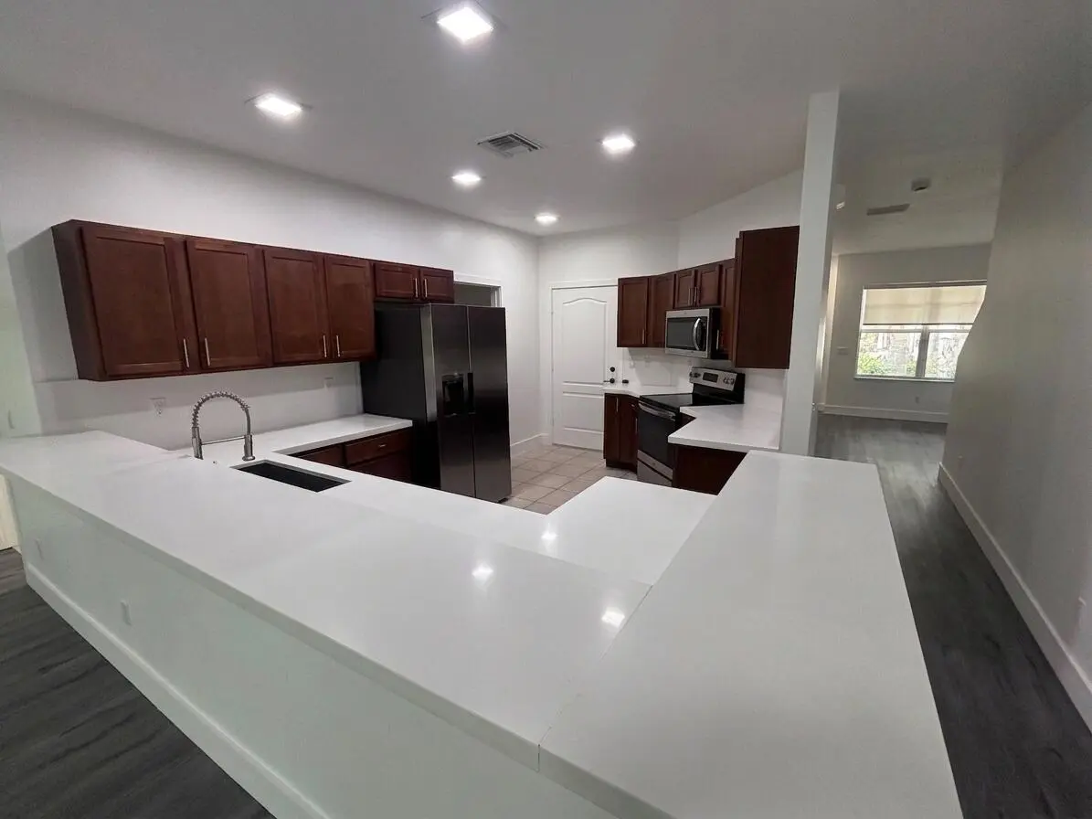 photo kitchen at 3930 Sabal Way, Fort Pierce