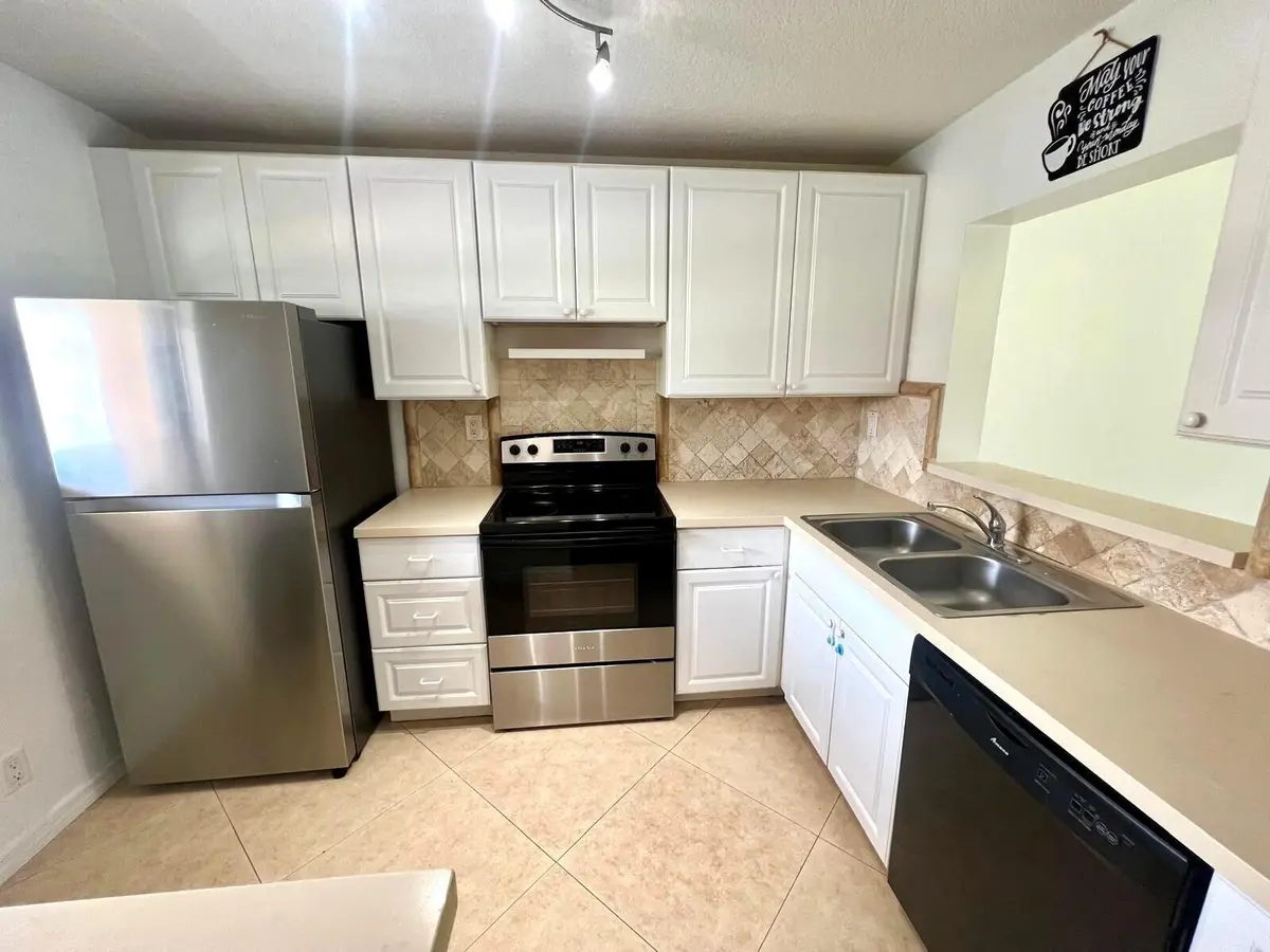 Kitchen at 9431 BOCA COVE Circle 1016, Boca Raton