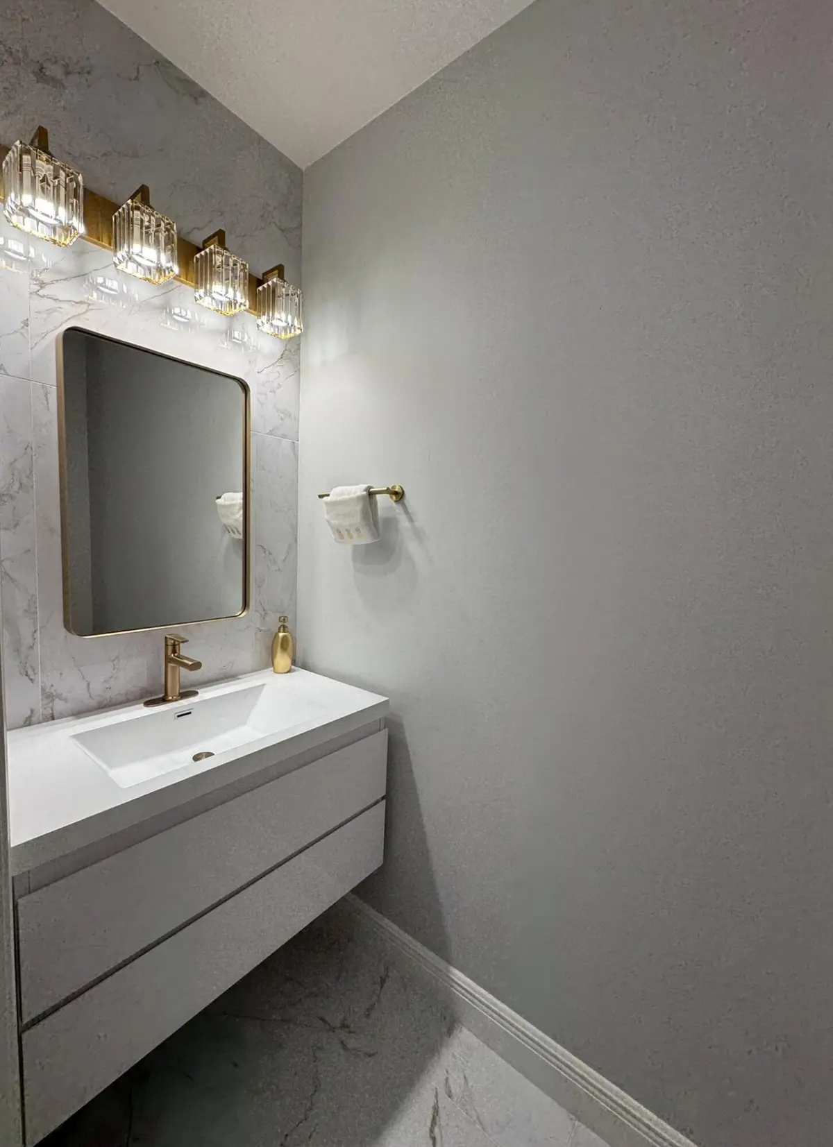 Powder Room at 115 S Longport Circle D, Delray Beach