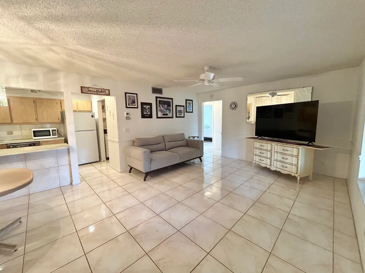 IMG_3715 at 435 Pine Glen Lane B-2, Greenacres