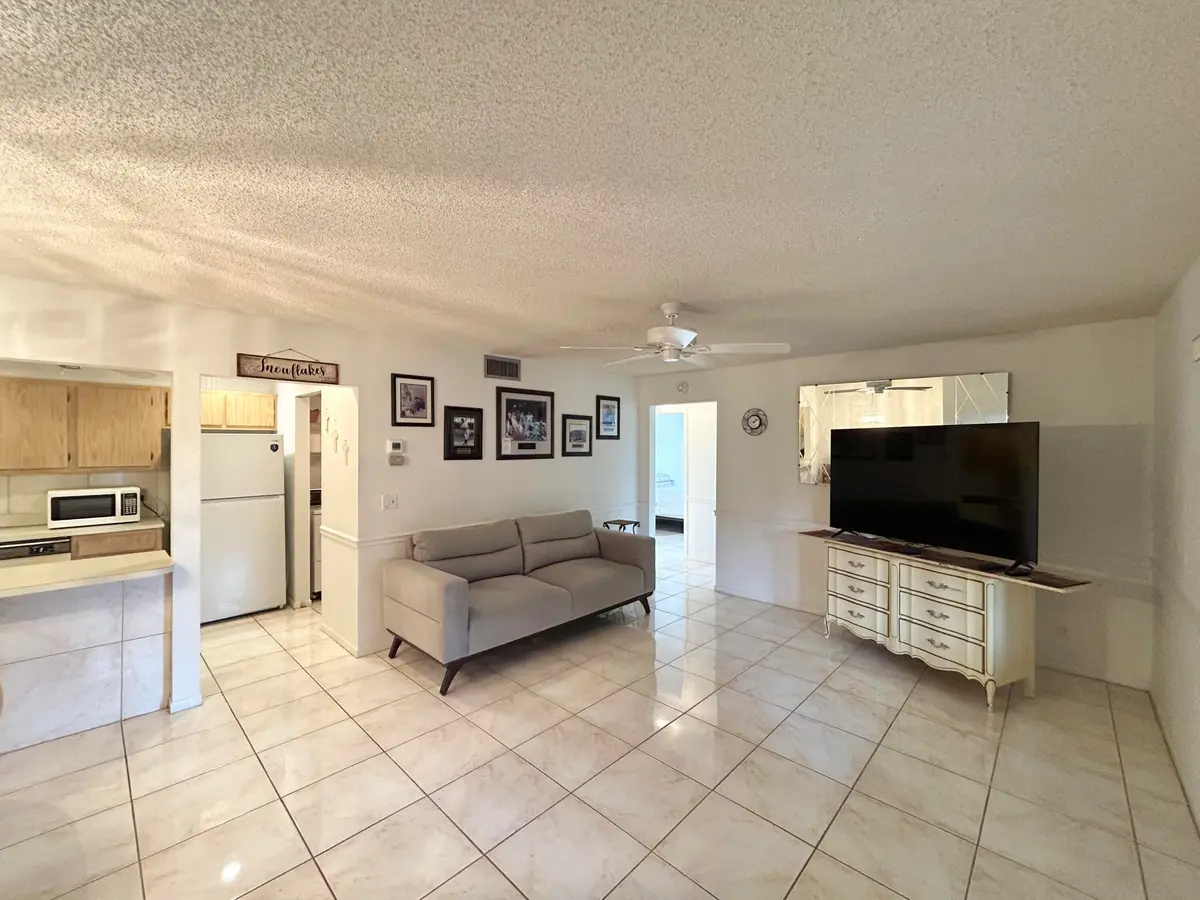 IMG_3718 at 435 Pine Glen Lane B-2, Greenacres