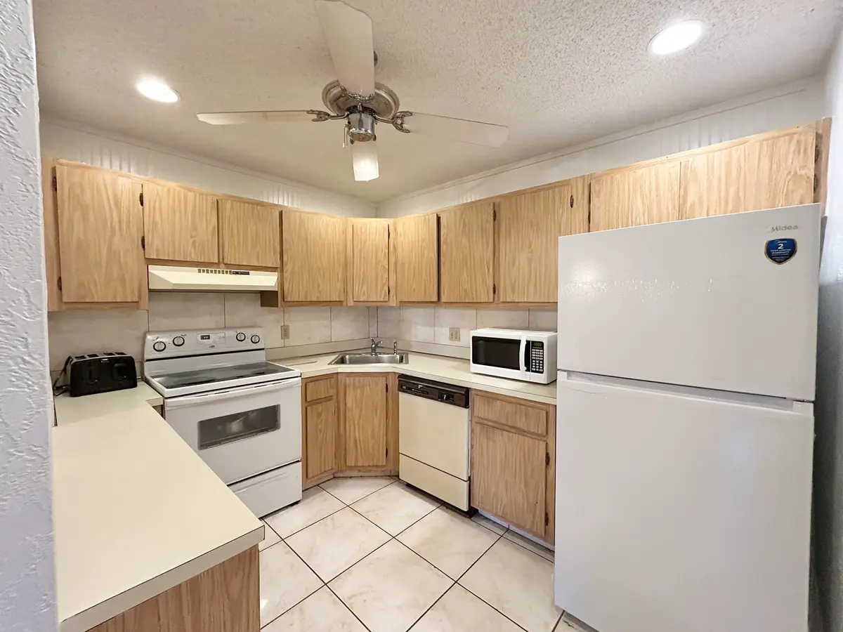 IMG_3720 at 435 Pine Glen Lane B-2, Greenacres