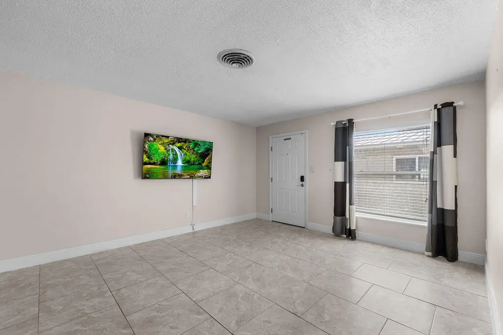 428A5086 at 722 Granada Street A, Fort Pierce