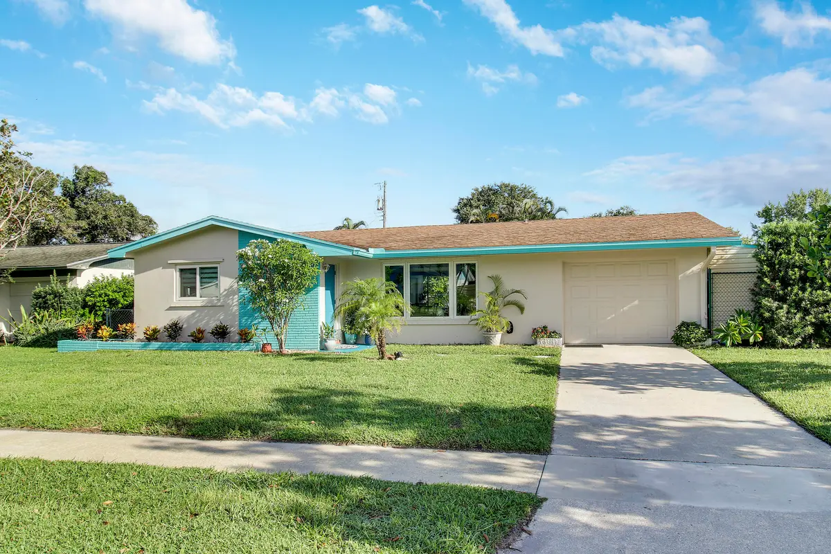 Front of House at 60 Camelia Circle, Tequesta